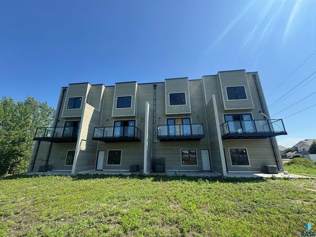 5000 E 54th St Street, Sioux Falls, SD 57110