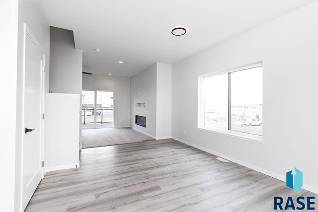 5000 E 54th St Street, Sioux Falls, SD 57110