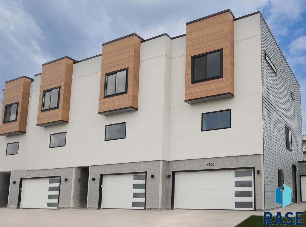 5000 E 54th St Street, Sioux Falls, SD 57110