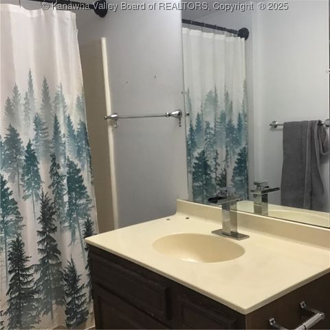 456 17th Street, Dunbar, WV 25064