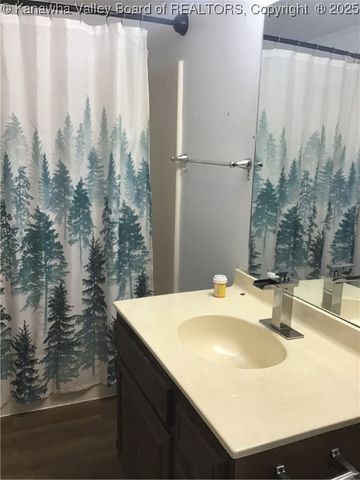 456 17th Street, Dunbar, WV 25064