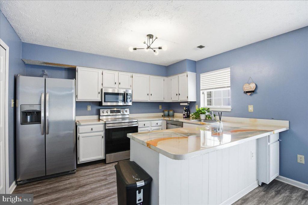 Image 14 of property listing at 6071 RED SQUIRREL PL, Waldorf, MD 20603
