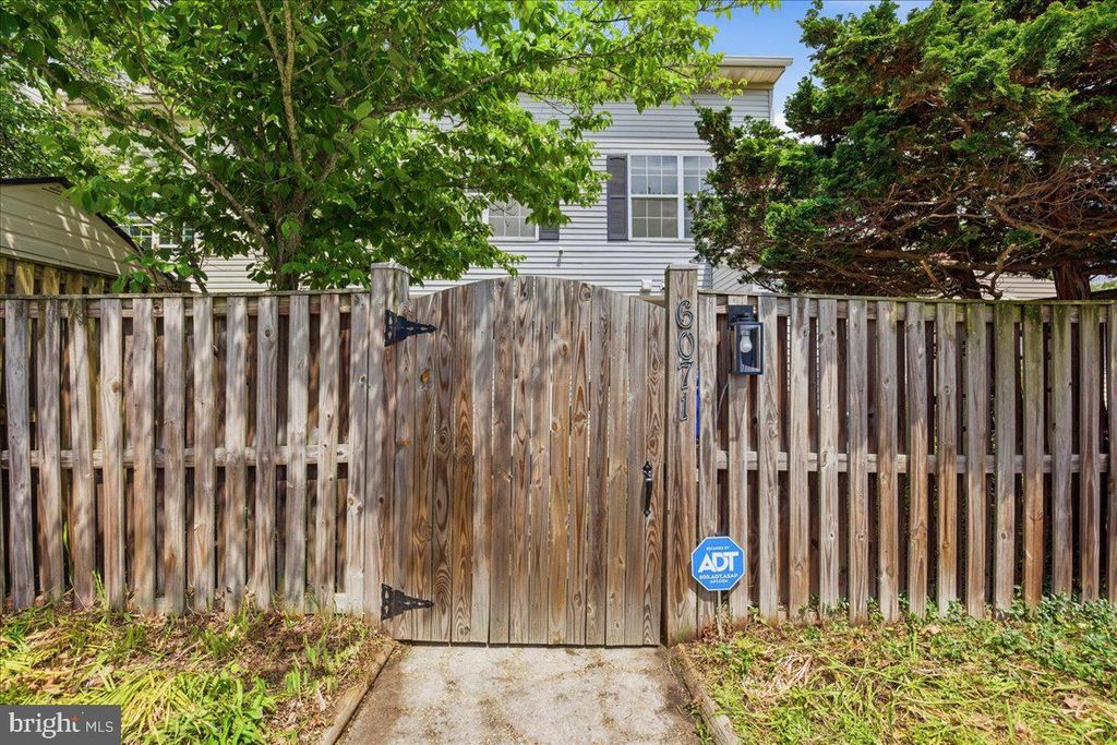 Image 50 of property listing at 6071 RED SQUIRREL PL, Waldorf, MD 20603
