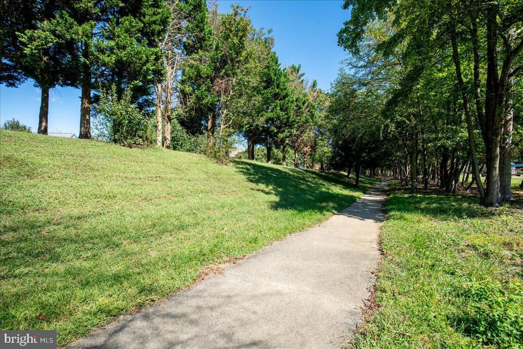 Image 64 of property listing at 6071 RED SQUIRREL PL, Waldorf, MD 20603