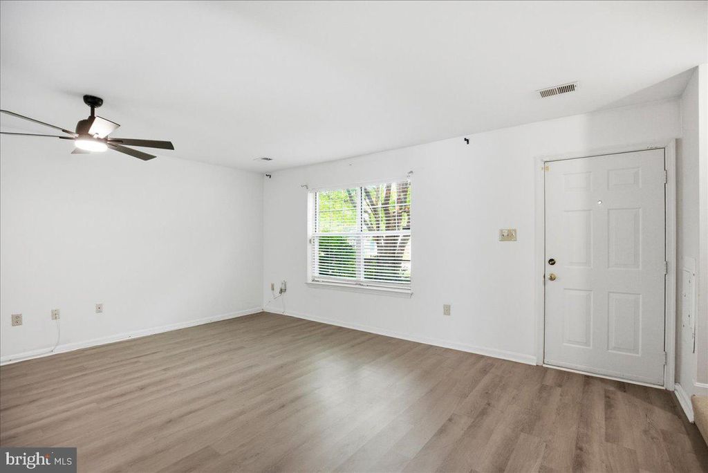 Image 7 of property listing at 6071 RED SQUIRREL PL, Waldorf, MD 20603