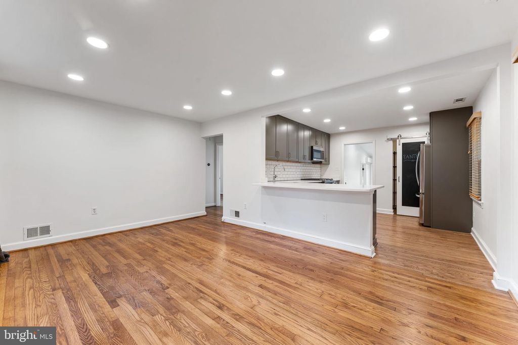 5014 SHERIDAN ST, Riverdale, MD 20737