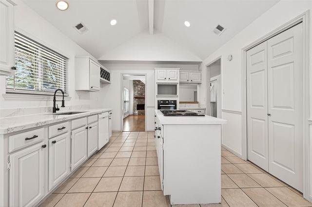 15411 Lago Villa Drive, Tomball, TX 77377