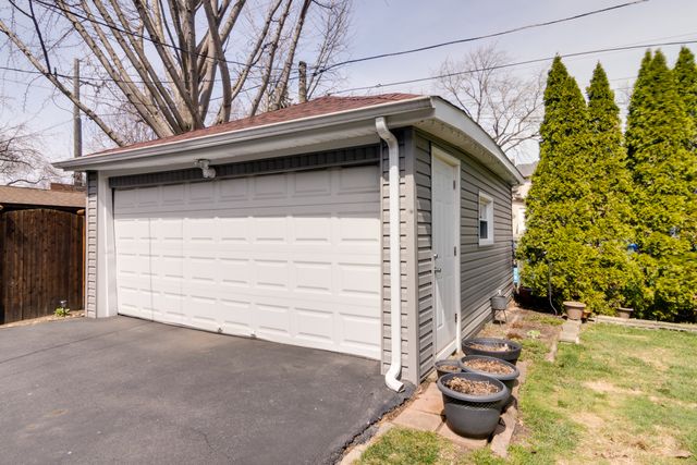 1746 W 104th Place, Chicago, IL 60643