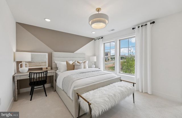 6052 SUNSTONE LN, Haymarket, VA 20169