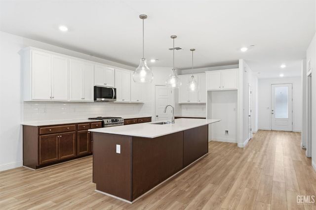 6516 Walkers Glen Lane, Bakersfield, CA 93313