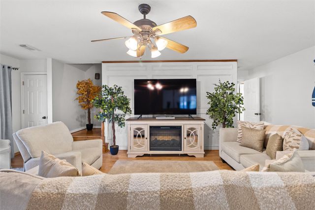 117 E Park Drive, Conroe, TX 77356