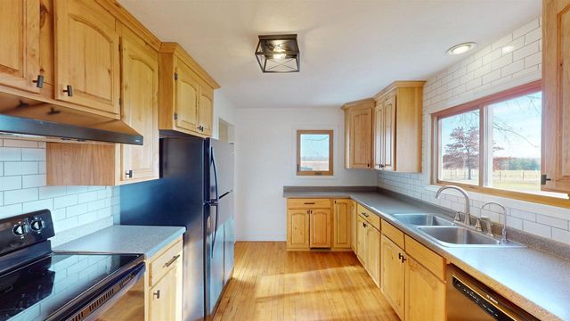 N10160 SPARROW AVENUE, Loyal, WI 54446