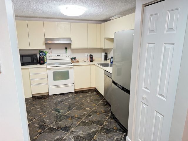 8 9th St 511, Medford, MA 02155