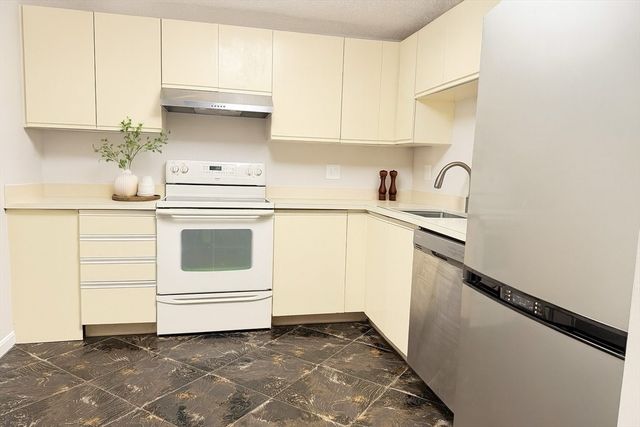 8 9th St 511, Medford, MA 02155