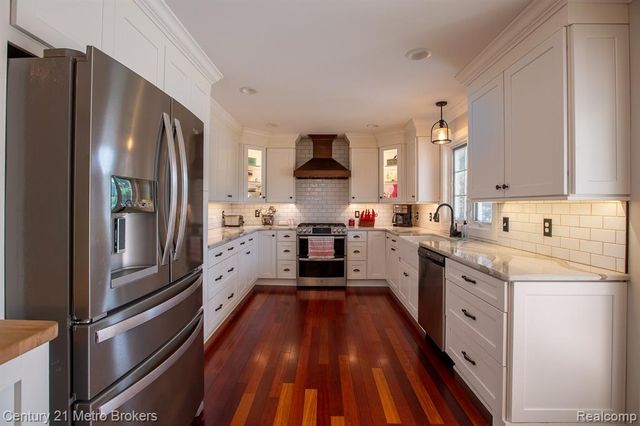 9270 Hidden Valley Court, Grand Blanc, MI 48439