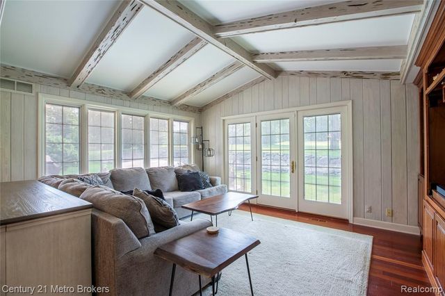 9270 Hidden Valley Court, Grand Blanc, MI 48439