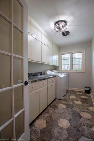 9270 Hidden Valley Court, Grand Blanc, MI 48439