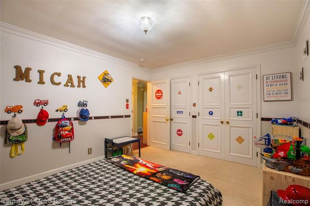 9270 Hidden Valley Court, Grand Blanc, MI 48439