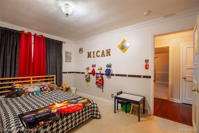 9270 Hidden Valley Court, Grand Blanc, MI 48439