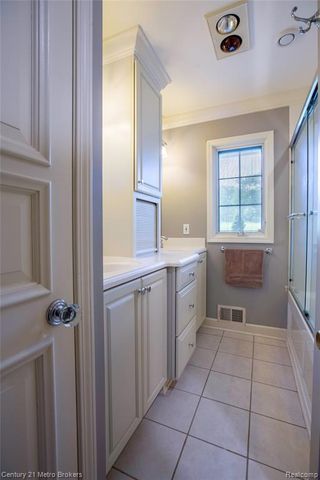 9270 Hidden Valley Court, Grand Blanc, MI 48439