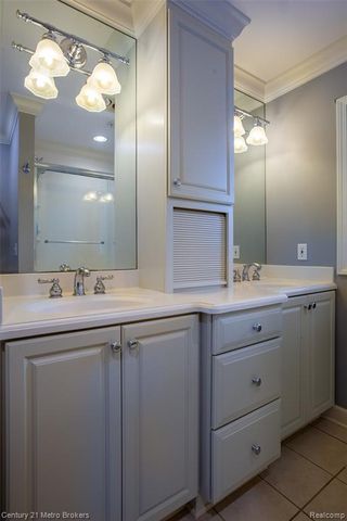 9270 Hidden Valley Court, Grand Blanc, MI 48439