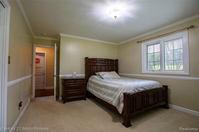 9270 Hidden Valley Court, Grand Blanc, MI 48439