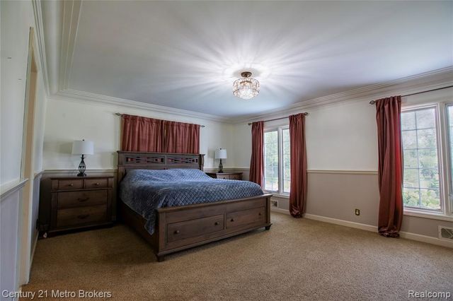 9270 Hidden Valley Court, Grand Blanc, MI 48439