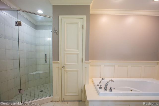 9270 Hidden Valley Court, Grand Blanc, MI 48439