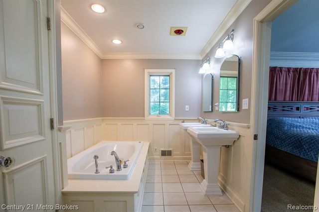 9270 Hidden Valley Court, Grand Blanc, MI 48439