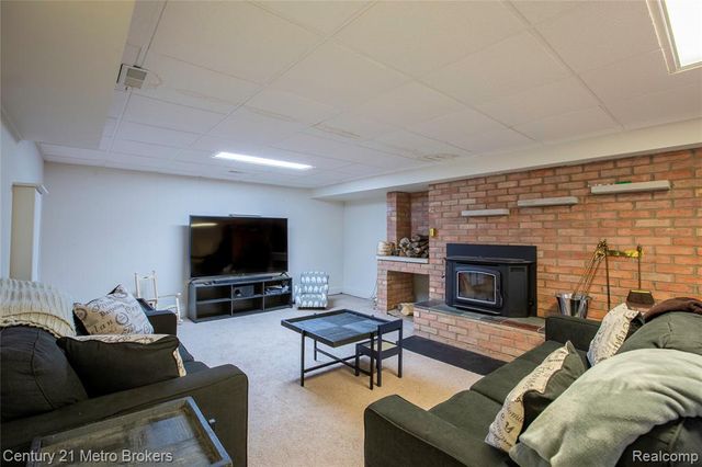 9270 Hidden Valley Court, Grand Blanc, MI 48439