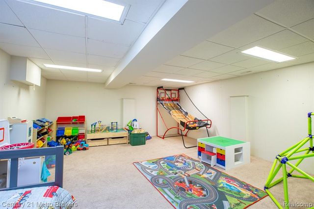 9270 Hidden Valley Court, Grand Blanc, MI 48439