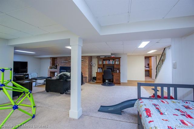 9270 Hidden Valley Court, Grand Blanc, MI 48439