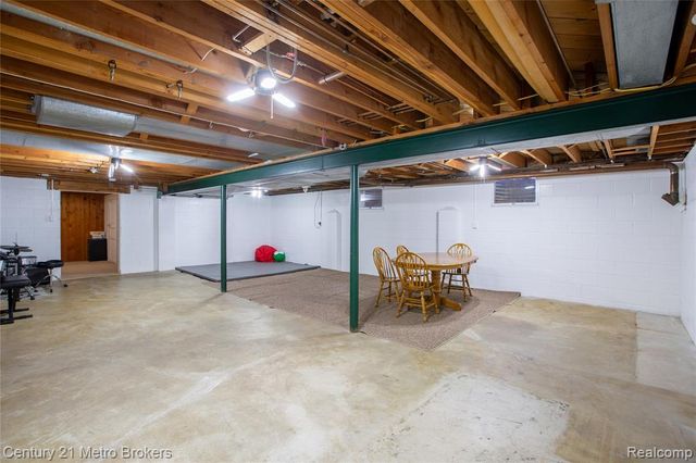 9270 Hidden Valley Court, Grand Blanc, MI 48439