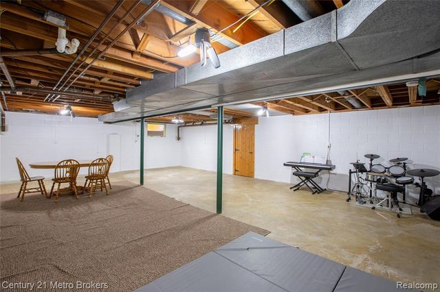 9270 Hidden Valley Court, Grand Blanc, MI 48439