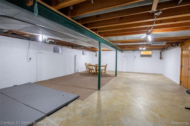 9270 Hidden Valley Court, Grand Blanc, MI 48439