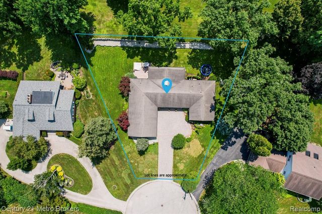 9270 Hidden Valley Court, Grand Blanc, MI 48439