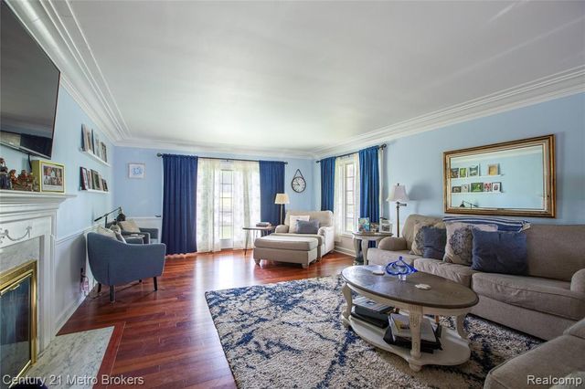 9270 Hidden Valley Court, Grand Blanc, MI 48439