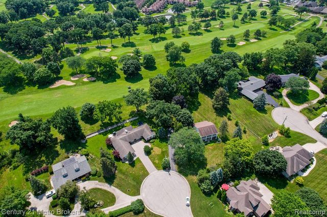 9270 Hidden Valley Court, Grand Blanc, MI 48439