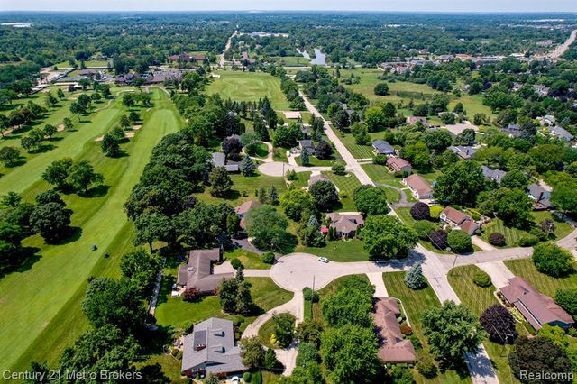 9270 Hidden Valley Court, Grand Blanc, MI 48439