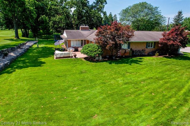 9270 Hidden Valley Court, Grand Blanc, MI 48439