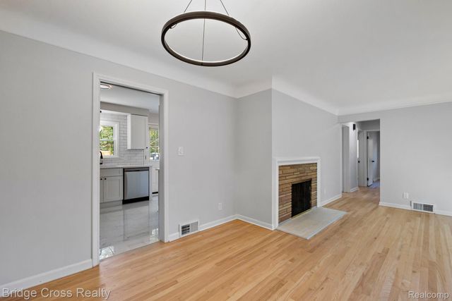 2614 Essex Street, Royal Oak, MI 48073