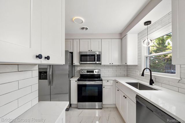 2614 Essex Street, Royal Oak, MI 48073