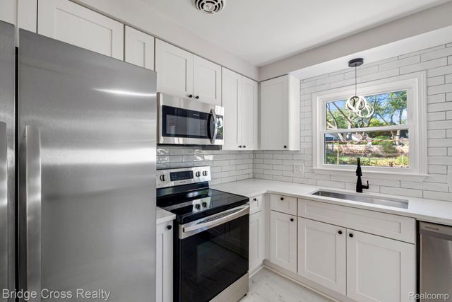 2614 Essex Street, Royal Oak, MI 48073