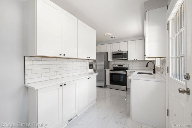 2614 Essex Street, Royal Oak, MI 48073