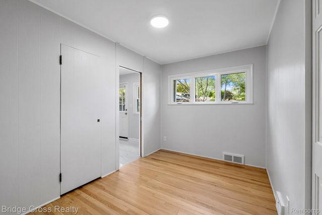 2614 Essex Street, Royal Oak, MI 48073