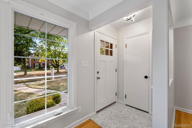 2614 Essex Street, Royal Oak, MI 48073