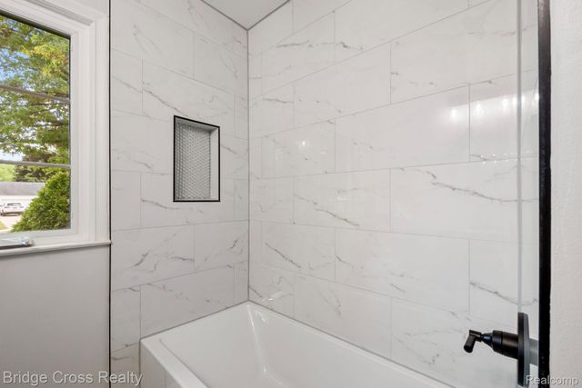 2614 Essex Street, Royal Oak, MI 48073