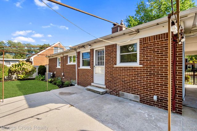 2614 Essex Street, Royal Oak, MI 48073