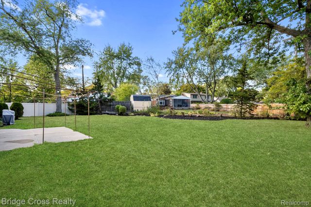 2614 Essex Street, Royal Oak, MI 48073