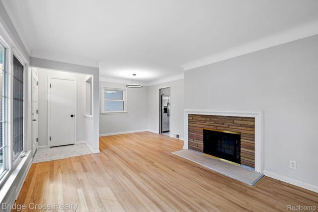 2614 Essex Street, Royal Oak, MI 48073